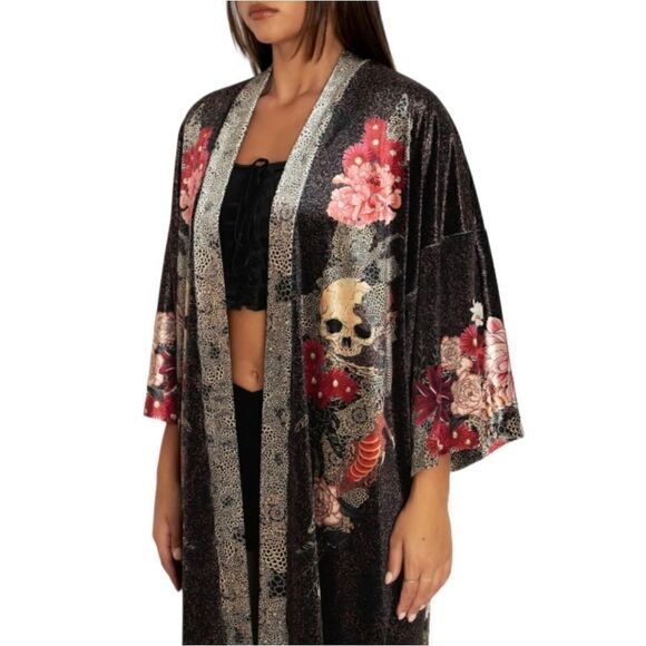 SPIRIT OF A DRAGON VELVET ROBE - Picture 7 of 7